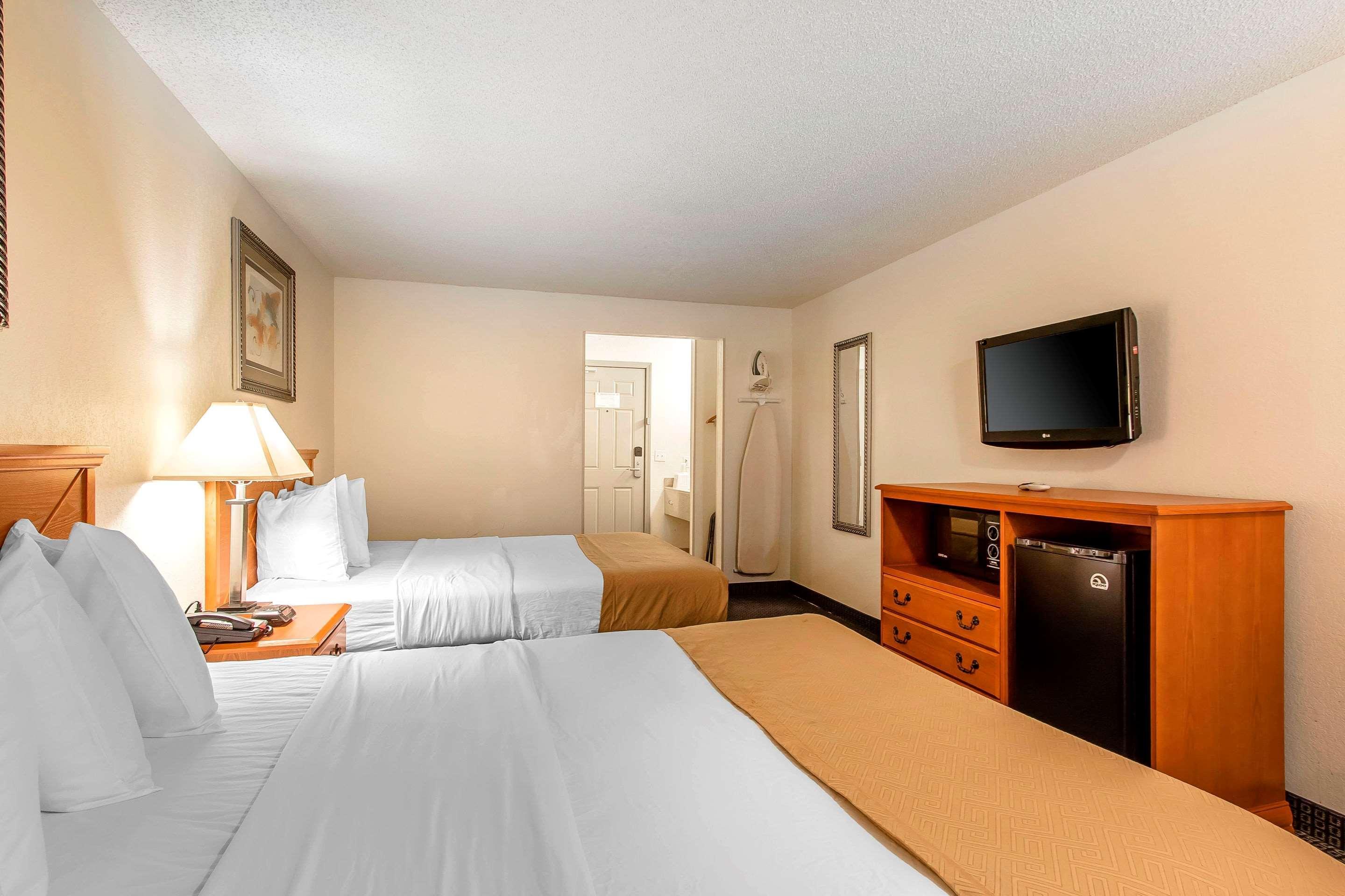 Brentwood Inn Clinton Exteriér fotografie