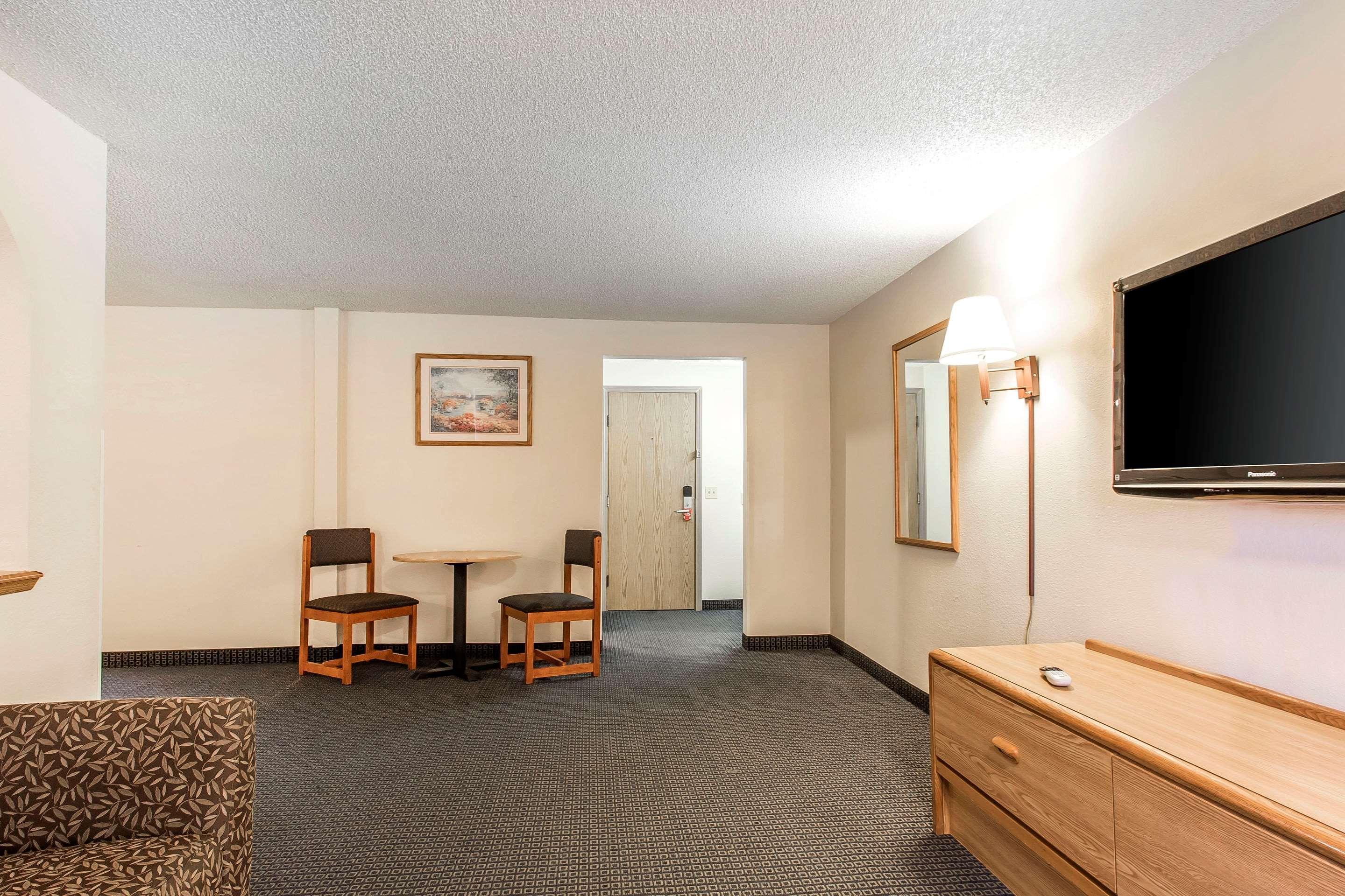 Brentwood Inn Clinton Exteriér fotografie